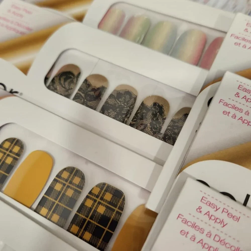 Color Street Press on Nail Grab Bag #6 - Picture 5 of 10